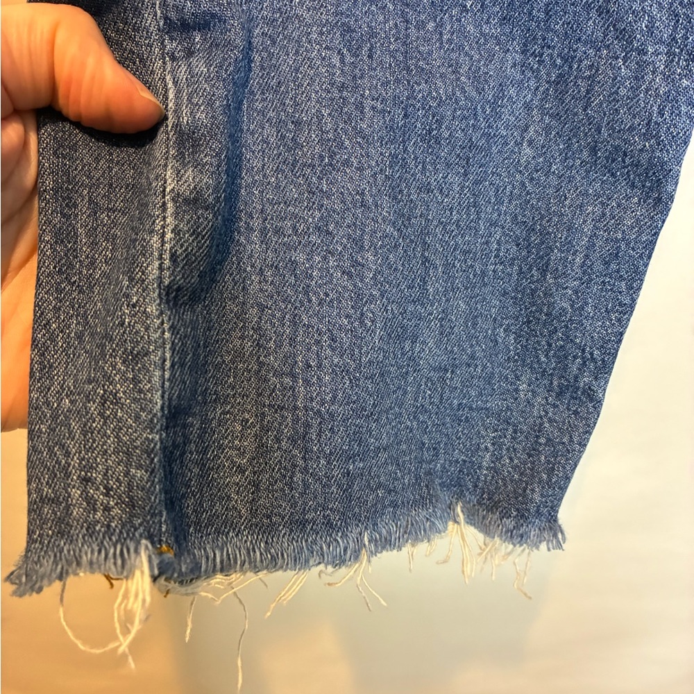 Good American | Straight Raw Hem Jeans - Picture 6 of 6